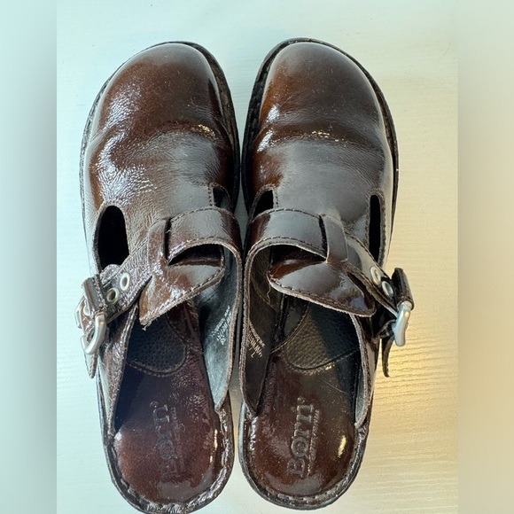 Born Della Women's Patent Leather Brown Mules Clogs T-Strap Buckle New Boho - Picture 2 of 9
